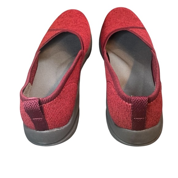 Bzees Women's Red Knit Slip-On Shoes Machine Washable Size 9 - Picture 2 of 13